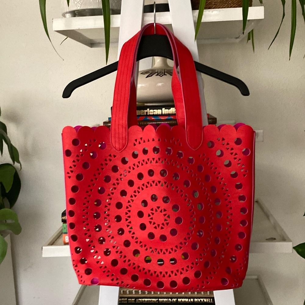 Elizabeth Arden red and pink cut-out tote bag